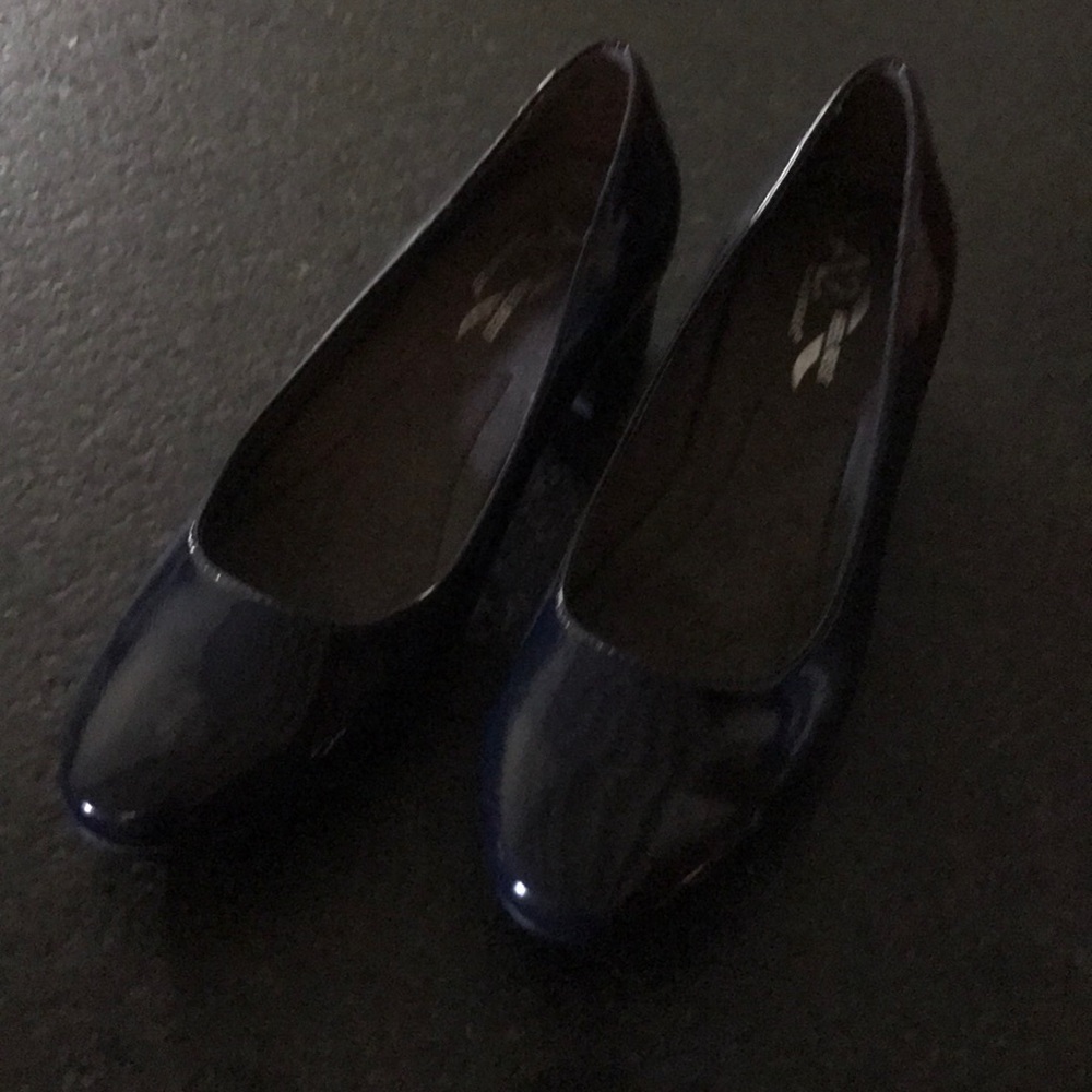 Patent navy blue heels